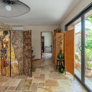 https://villa-la-mireio.fr-provencehotel.com
